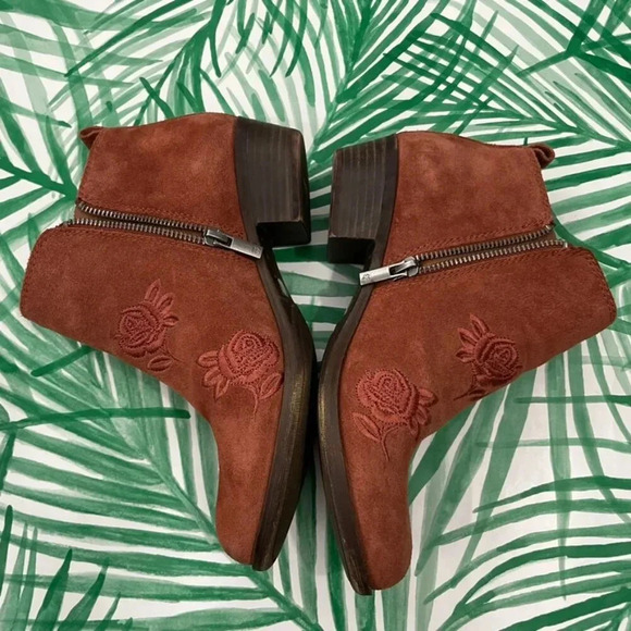 Lucky Brand Basel Rose Embroidered Leather Ankle Booties Size 8 - Picture 2 of 10